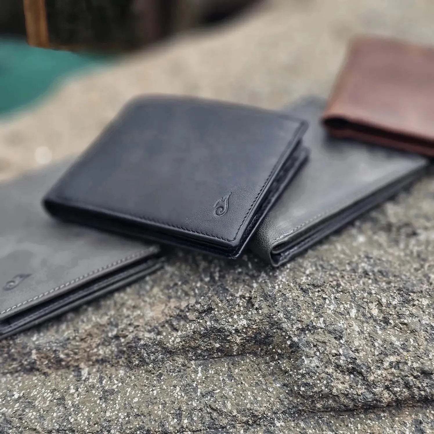 Mens Leather Wallet | Essential Slim Onyx - Ignis Craft